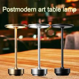 Veilleuses Nouvelle lampe de table de bureau en métal LED sans fil rechargeable 3 niveaux de luminosité Table de chevet veilleuse pour chambre/patio/camping YQ240112