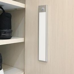 Nachtlichten PIR Motion Sensor LED Licht USB Oplaadbare sterke magent muur voor traplade keuken slaapkamer kledingkast