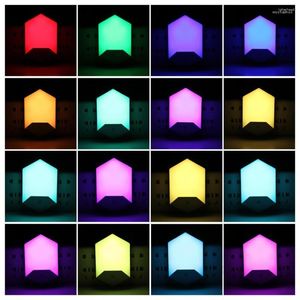 Luces nocturnas Práctica lámpara LED Bajo consumo de energía Regulable 16 colores Luz RGB inalámbrica decorativa