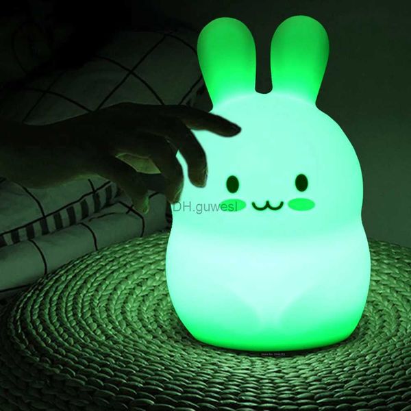 Luces nocturnas Conejo LED Luz nocturna Sensor táctil 9 colores con pilas Lámpara de cabecera de conejito de silicona de dibujos animados para niños Juguete para bebés YQ240207