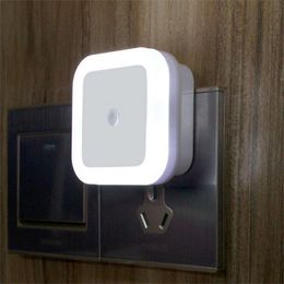 Nachtlichten Sensor Licht besparende LED -lamp slimme schemering tot dageraadlampen nachtlampje voor slaapkamers Toiletten Trappen Gangennachten