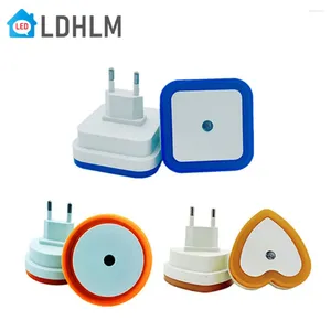 Nachtlichten Wall plug-in LED LICHT AUTO SENSOR BEDBAD LAMP VOOR SLAAPKAMER KILDS ROOM GANGOORSTrap EU/US 110V 220V Mini Cute