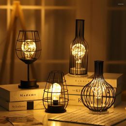 Nachtlichten Wijnglazen fles LED Licht Iron Hollow Out Lamp voor barcafé Restaurant El Balcony Home Decoration Table