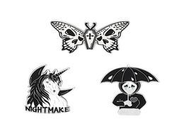 Cauchemar émail broche personnalisé cheval parapluie squelette papillon broche sac vêtements revers gothique Badge bijoux cadeau pour amis 2292048