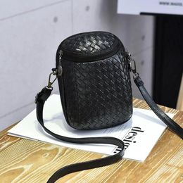 Bolsos de hombro bolsas de teléfonos móviles mujeres 2024 mini coreano un mensajero de moda cuello colgante billetera cero