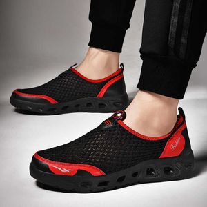 Nueve en punto Nuevos hombres de malla Aqua Zapatos al aire libre Transpirable Secado rápido Zapatillas de deporte de agua Luz antideslizante Calzado deportivo Tamaño grande 38-48 Y0714