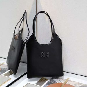 Niuniu Family's nieuwe single schouder onderarm tas tas verticale editie boodschappentas isedan limited tas tas melad cross border miuumiuu 299