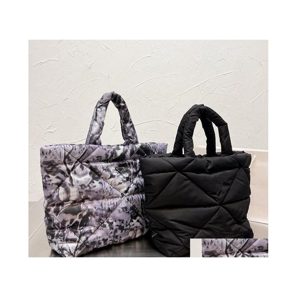 NNB Bolsas de compras Diseñador Mujeres PP Tote Shop Bag Luxurys Designers Totes de cuero Bolsos de gran capacidad Pan Acolchado Letras de axilas DH3F2