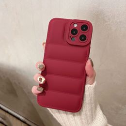 Nnique Down Coat Iphone Case voor 11 12 13 14 15 Plus Pro Max Silica Gel Case e Individualiteit Spoof Cute Puffy voor Iphone Case verjaardagscadeau