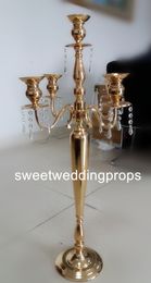 Geen bloemen, waaronder) Fashion Design Metal 5 Arms Vergulde Candelabra / Wedding Centerpieces met Crystal Hanging Beads te koop