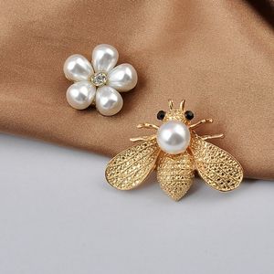 Geen blessure aan kledingmagneetbroche anti-licht gesp geworden Pin Fixing kleding Pearl Flower Bee