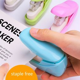 Geen nagels Stapling Machine mini schattig boek Stapleless FaTler -papier zonder nietje gratis 220510