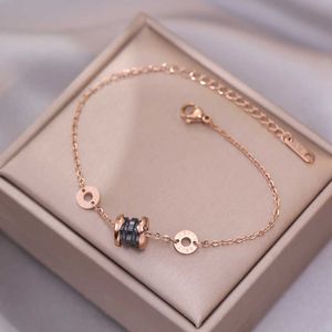Bracelet noble et élégant Choix de cadeau populaire avec un design de luxe léger Highend minimaliste exquis avec logo original bvilgarly