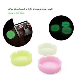 Cendriers en silicone noctilumineux Poche portable respectueuse de l'environnement Ronde Résistance aux hautes températures Accueil KTV Restaurant Bar Bureau Cigarette Cigare Accessoires pour fumer