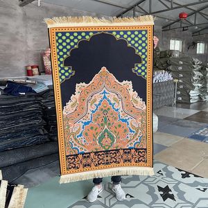 Niet-slip flanellen tapijt voor moslimgebed zacht draagbaar reisgebeden tapijt aanbidding knielen embossing vloer tapijten ramadan tapijt 240401