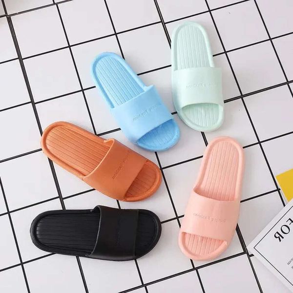 Slippers non glisser les femmes de salle de bain / hommes Chaussures de plage d'été Unisexe Fashion Flip-Flop El Slides Sandales à grande taille Wholesale 391 16 D 77DC 77C