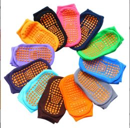 Niet-slip trampolinesokken baby anti-slipgrepen spring sokken voor 1-4 jaar baby siliconen bodem sportvloer sok