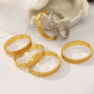 Bracelets non ternissants Bracelets en acier inoxydable 18 K plaqué or pour femmes Bracelets de bijoux de mode fins Bracelets