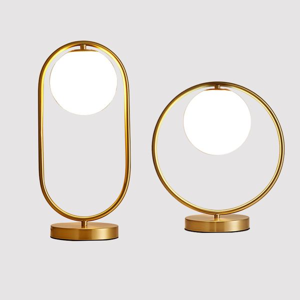 Nordic Art déco Golden Body Table Lampe Metal Plate de base moderne lampe de bureau à LED en verre givré minimaliste pour l'étude / chambre à coucher