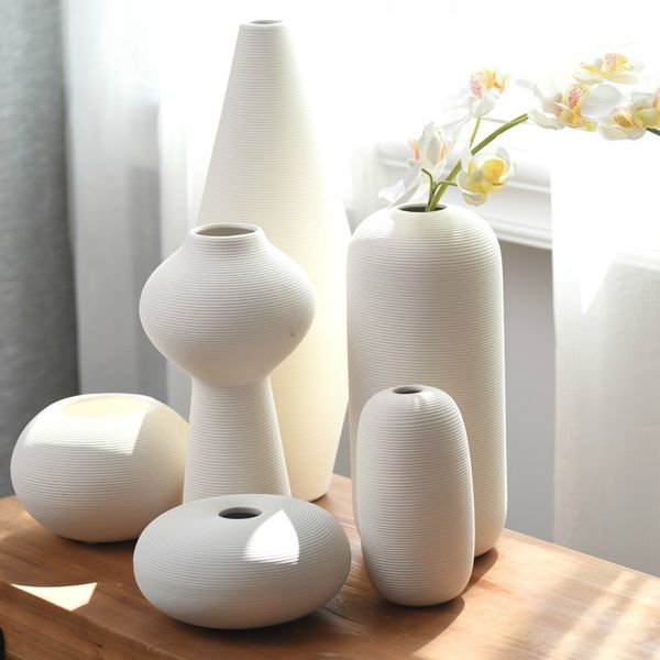 Nordic Classic White Art Vase à fleurs en céramique Salle à manger Décoration créative Vases en porcelaine 210310