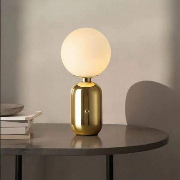 Lampe de Table dorée en forme de boule de chevet, Design nordique moderne et créatif, pour chambre à coucher, Simple, à la mode, pour salle d'étude, lampe de bureau en verre pour salon