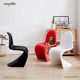 Nordic Dining Creative Acrylic Plastic Plastic Dining Chaies S-Shape Tabine Crystal Salle Dining Transparent Armchair Home Meubles