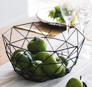 Plato de fruta nórdico, creativo, moderno, minimalista, mesita para café de sala de estar, cesta de fruta para el hogar, frutero de hierro forjado, cesta de almacenamiento para aperitivos