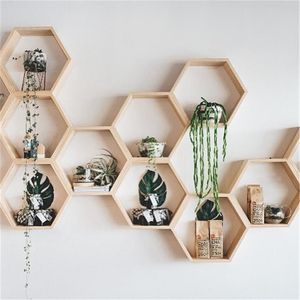 Estante hexagonal nórdico Estante colgante de pared de madera Estantes hexagonales de nido de abeja para la decoración del dormitorio del niño del bebé T200319244m