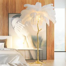Lámpara de pie nórdica LED de plumas de avestruz para sala de estar, cuerpo de resina dorada, decoración interior, lámparas altas de esquina para dormitorio, lámpara de plumas 237b