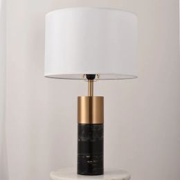 Lámpara de escritorio de mármol de lujo nórdico Lámpara creativa de la noche del dormitorio retro sala de estar del escritorio decorativo posmoderno lámpara de escritorio