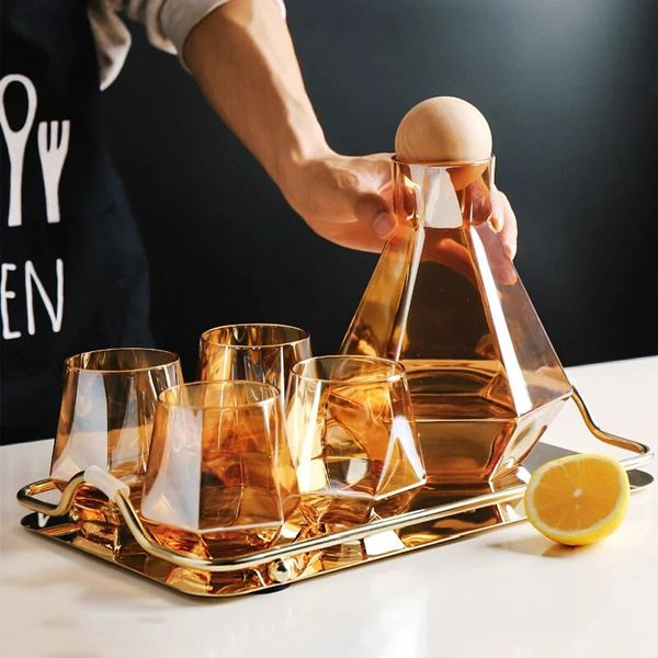 Nordic Prismatic Water Pots Glass Carafe Couvercle en bois Puche de vin whisky Whisky Juice Set Brinking Kettles Tray Cups Mug 231227