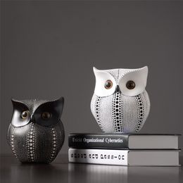 Nordic Style Owls Ornament Owl Resin Craft Mooie vogel Miniaturen Beeldjes voor Home Decor Woonkamer Slaapkamer Office Decoration 211021