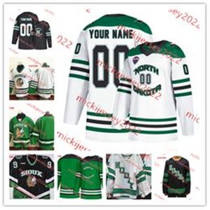 Maillot des Fighting Hawks du Dakota du Nord 28 Hunter Johannes 30 Hobie Hedquist 32 Ludvig Persson 25 Abram Wiebe Maillots de hockey du Dakota du Nord cousus sur mesure pour hommes et jeunes