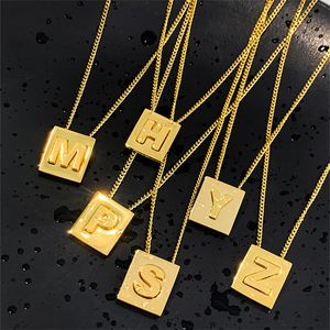 Niet vervagen kleine gouden medaille vierkante initialen ketting