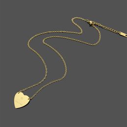 Pas fané en acier inoxydable simple coeur pendentif colliers argent rose couleurs plaqué or style classique logo imprimé femmes designer 340P