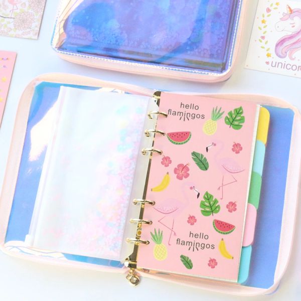 Notes à carnet Domikee mignon laser transparent PVC Zipper Rechargeable Binder Spiral Notebooks Kawaii Office School Unicorn Notebook Papeterie A6