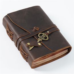 Kladblokken retro lederen Joural Magic Diary Handmade notebook met sleutelreisboek leeg papier 300 pagina's paar geschenken 230504