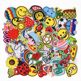 Begrippen 60 PCS Diverse Grootte Cartoon Geborduurde Ijzer op Patches DIY Accessoires Leuke Naaien Applique voor Jas Hoeden Rugzakken