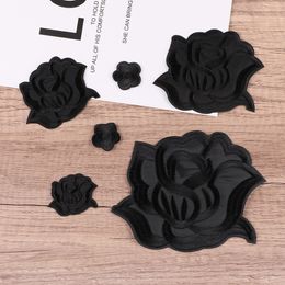 Begrippen Naai of strijk patches Cool Black Rose Patch Verschillende maten bloem Geborduurde applicaties voor kleding Jassen Hoeden Schoenen