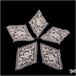 NOTIONS TOUR LES VOITURES DE VACHEURS 2021 5 pièces Rhombic Broidered Flower Coue sur Applique Patches DIY Couse d'artisanat Sowpd