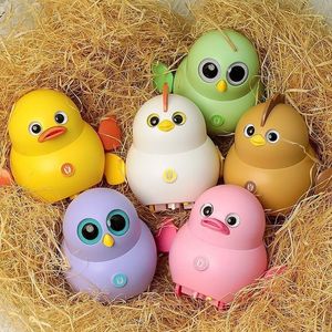 Nouveauté Mignon Swinging Magnétique Électronique Animaux Jouets Éducatifs Canard Hibou Marche Poulet Jouet Pour Filles Poussins Enfants Lien Trackless Aléatoire État De La Route 2104