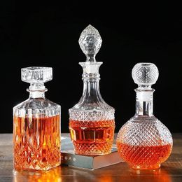 Diseño novedoso, artículos de bar de varios estilos, botella de copa de vino, decantadores de whisky de vidrio sin plomo de 250-1000ml para licor Scotch Bourbon 240123