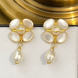 Novedad Pendientes de diseñador Marca Carta Ear Stud Loop Drop Top Calidad con incrustaciones de cristal Pendiente de cobre Mujeres Chapado en oro Plata Joyería de boda de Navidad 2024