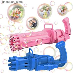 Nieuwigheidsspelletjes Babybadjespeelgoed Gatling Bubble Gun Automatische 8-gaatsmachine voor kinderen Feest Zomer Speelgoedcadeaus voor binnen en buiten Q240307