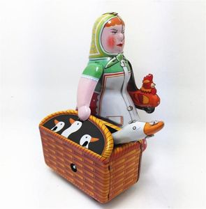 Nieuwigheidsspellen Klassieke collectie Retro Clockwork Opwindbaar Metaal Wandelblik boer robot vrouw met de gans Mechanisch speelgoed cadeau309363552