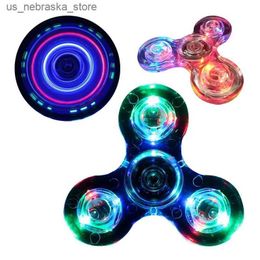 Jeux de nouveauté Crystal Luminal LED Fidget Rotator Pression réductant le gyroscope lumineux TDAH TDAH pour soulager le cadeau d'anniversaire anxiété pour les adultes et les enfants Q240418