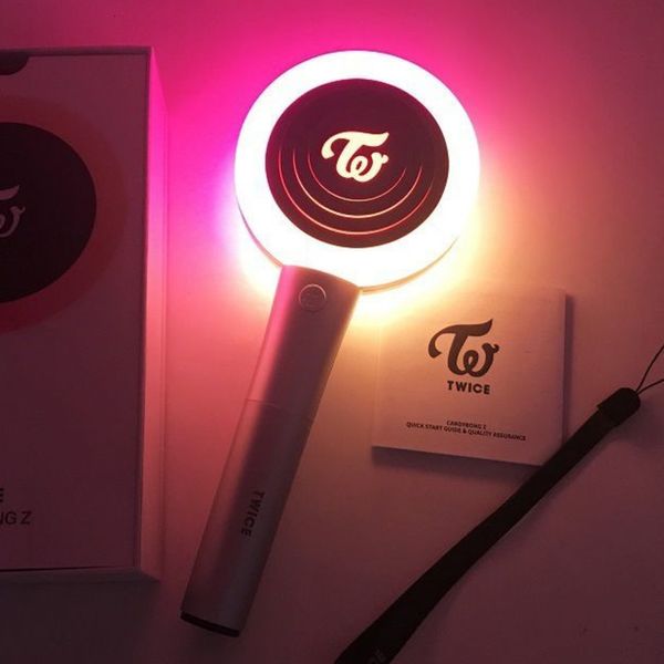 Juegos novedosos Kpop Twice Lightstick Toys Ver2 Equipo coreano CANDY BONG Z Stick Light Intermitente Conciertos Álbum Glow Lamp Props 230619