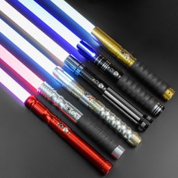 Juegos novedosos Sable de luz Empuñadura de metal RGB duelo pesado Jedi Saber Sword Laser Combat Blaster Light Gift Toys 230619