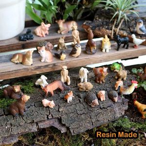 Jeux de nouveauté Résine Animaux miniatures Fairy Garden Mini Forest Farm Animal Réaliste Micro Tiny Animaux Figurines Squirrel Chicken Bunny Set Y240521