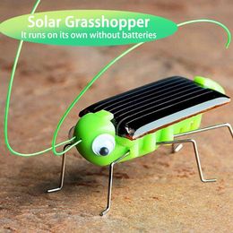 Nieuwheid Games Solar Grasshopper Toy Puzzle Children Selected Gift Simulation Insect Boys and Girls Science Education grappig Moving Kid 230718